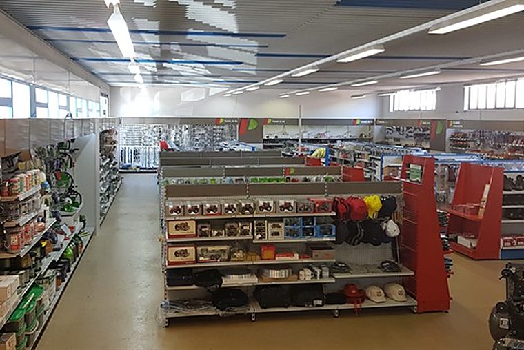 Rayonnages du magasin libre-service Promodis